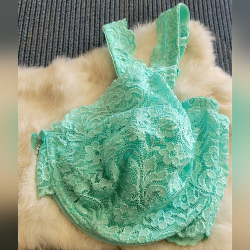MAKE A OFFER- SMART & SEXY UNDERWIRE SHEER LACE BRA - Picture 3 of 4